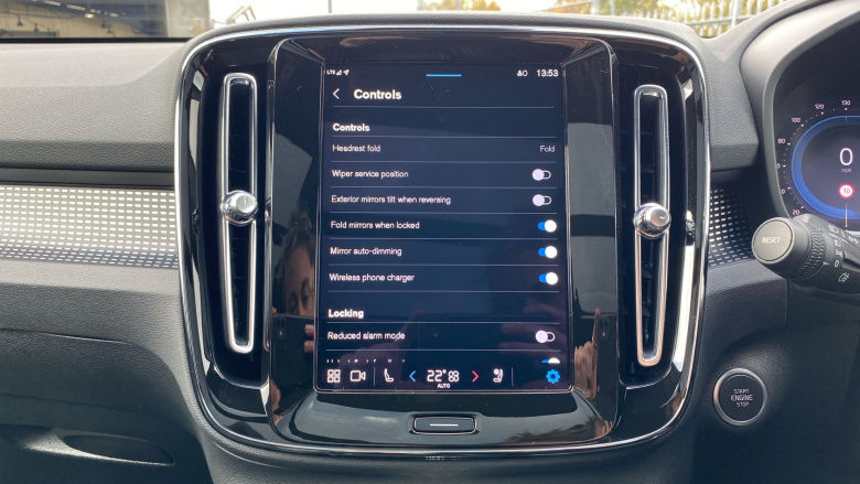 Volvo XC40 2.0 B3P Ultimate Dark 5dr Auto Petrol Estate